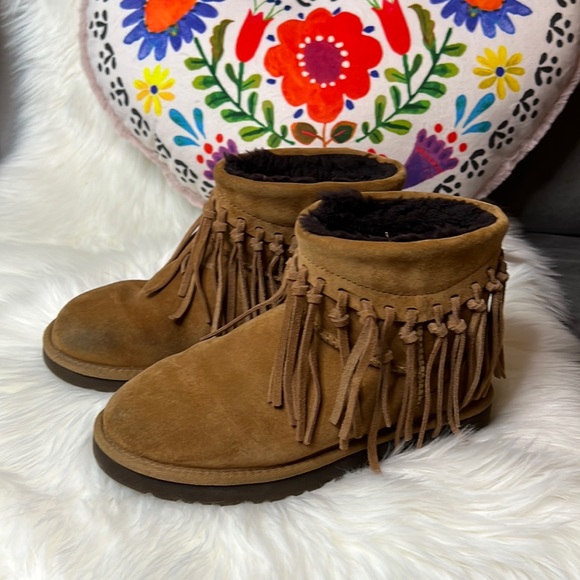 UGG Wynona Chestnut with Brown Lining Fringe Detail Ankle Boots - Picture 5 of 13